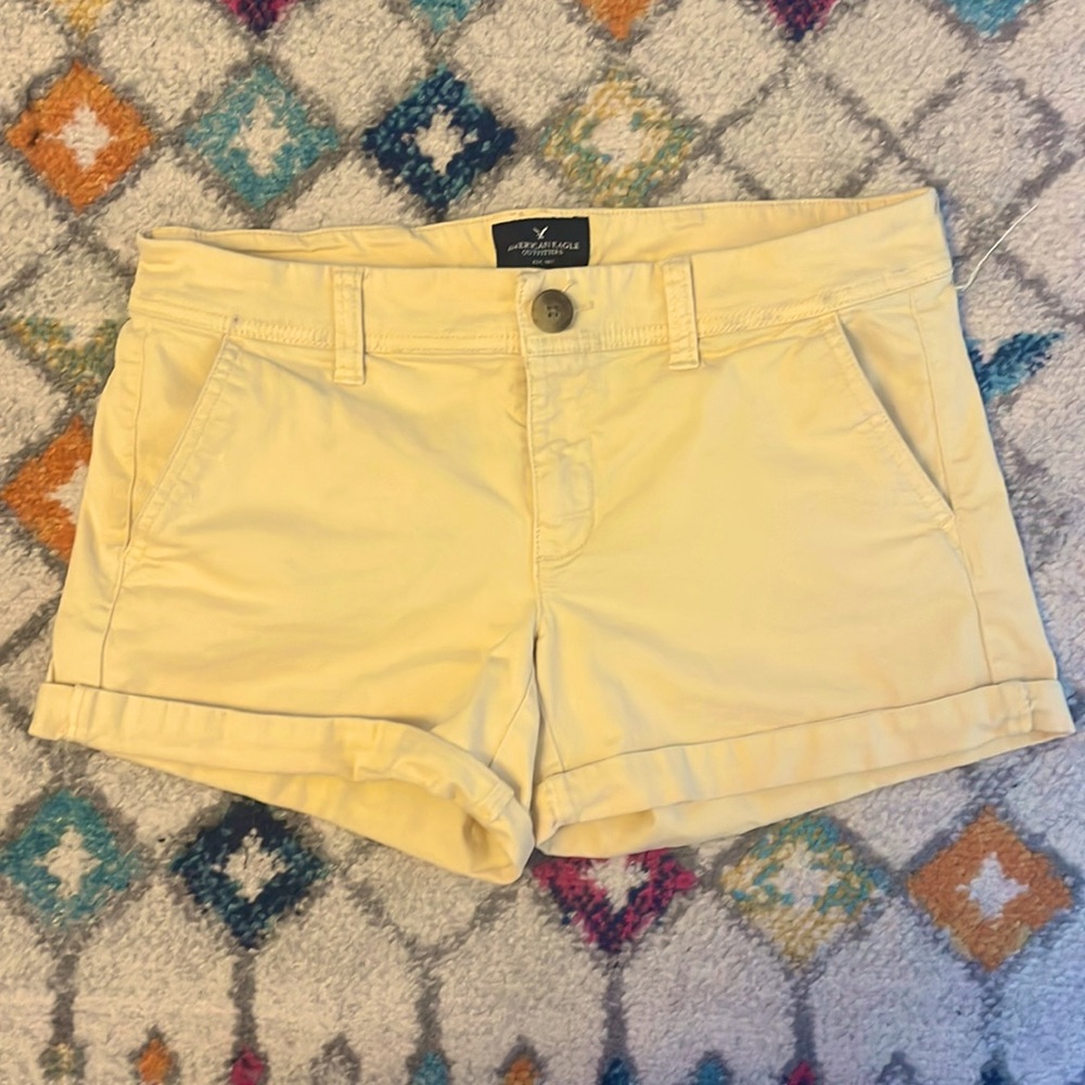 AEO yellow shorts!
